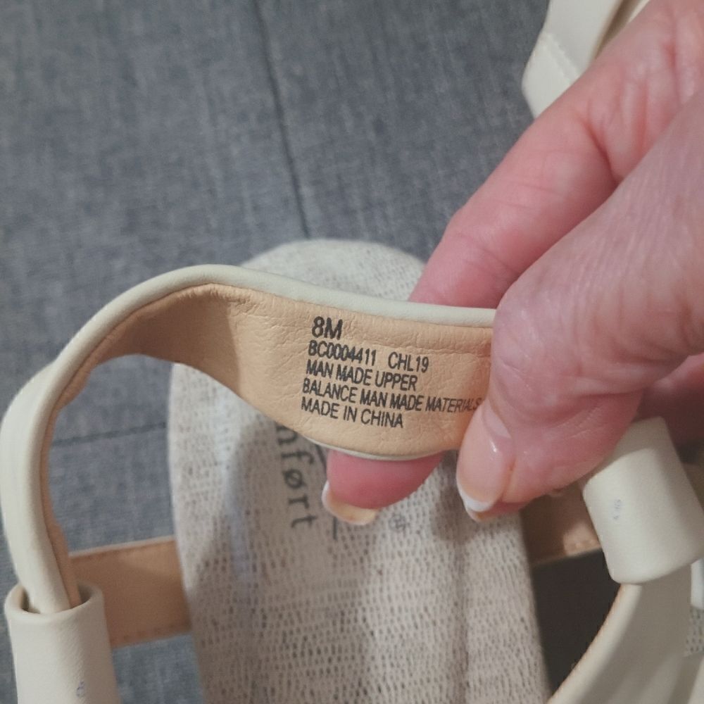 B.O.C Comfort Strappy Cream Sandals. SZ 8M - Picture 9 of 9